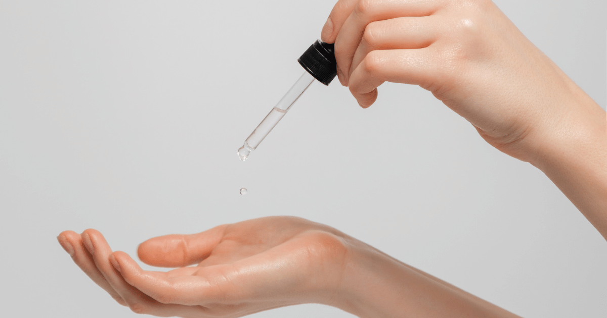 An applicator with topical retinoid for hair growth